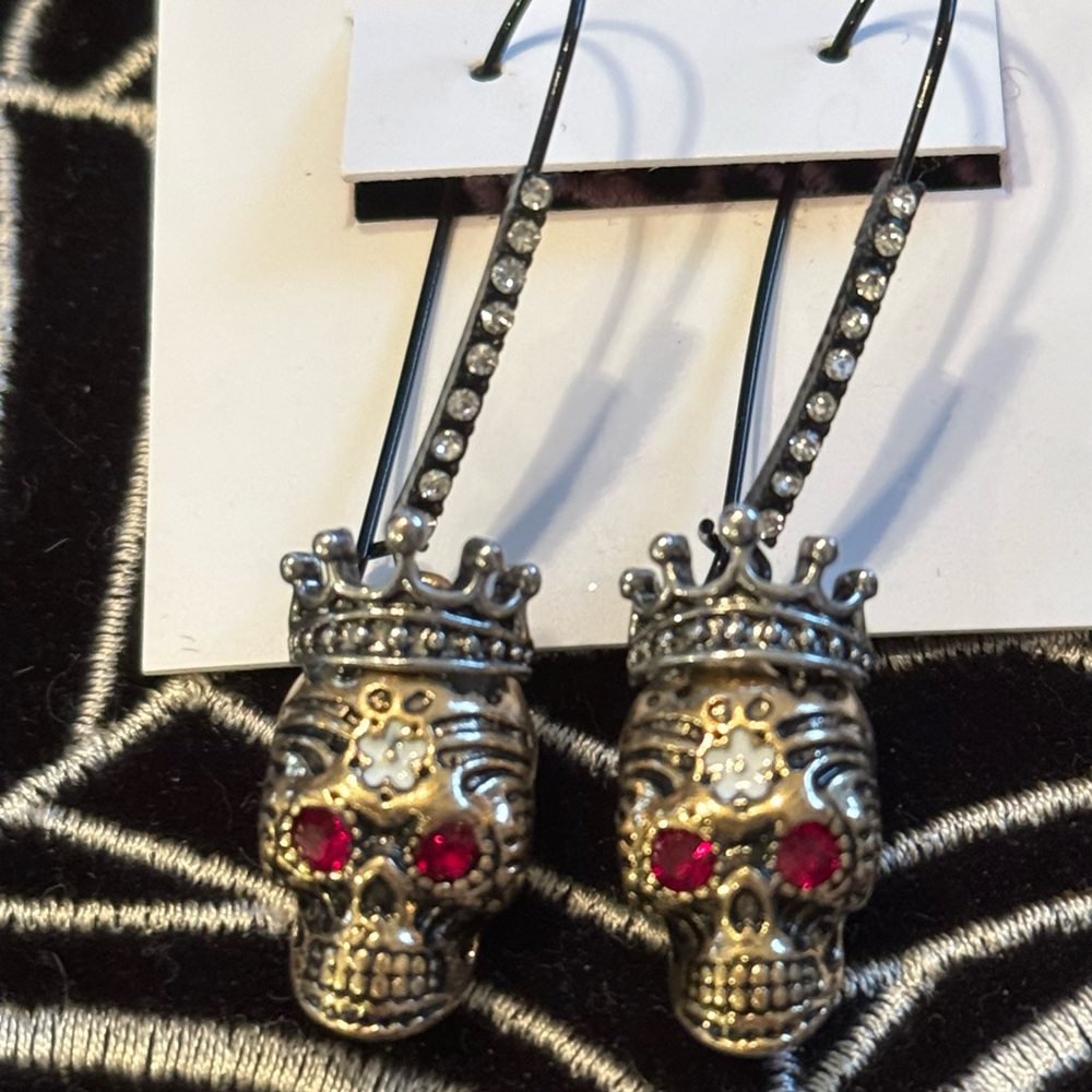 💀 Betsey Johnson skull drop earrings crystal ruby eyes